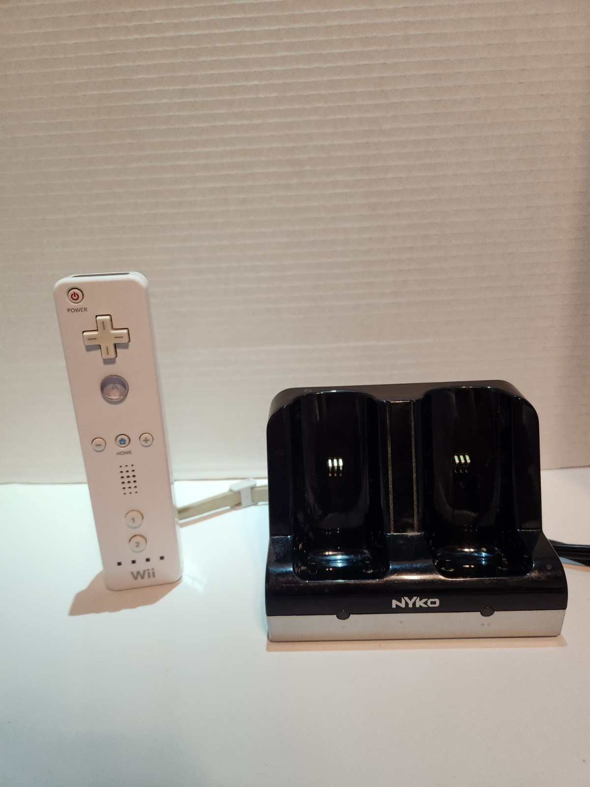 Official Wii Remote with Nyko Recharge Station & Rechargeable Battery Bundle - Tested & Working  