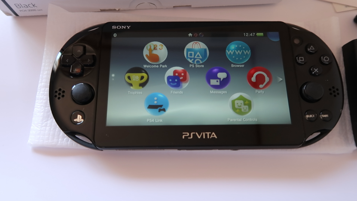 SONY PS Vita PCH-2000 ZA11 Black Console Wi-Fi model JAPAN SONY PS Vita PCH-2000 ZA11 Black Console Wi-Fi model JAPAN
