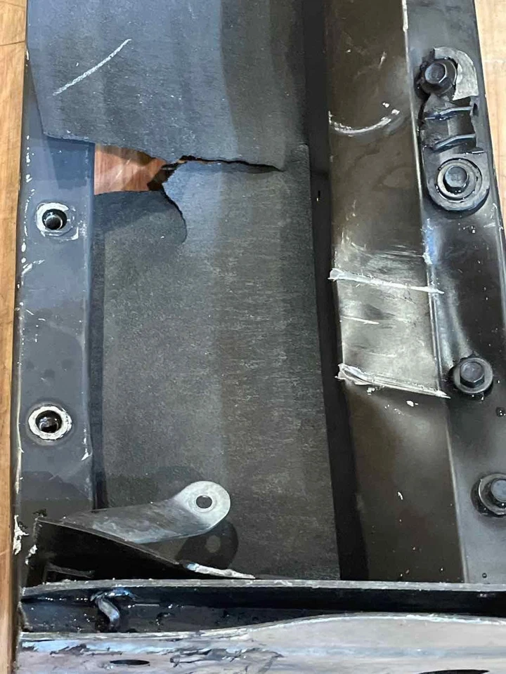 Se adapta a 10-14 CHEVROLET SUBURBAN 500 5,3 L Radiador Núcleo Soporte Fabricante de Equipo Original ¡Ver daños! Foto 3 de 4