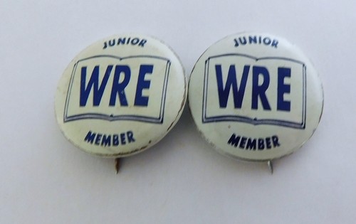 Two Vintage Junior WRE Member Pin Back Buttons - Picture 2 of 4