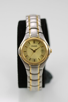 Pulsar lady battery water resistant silver and gold w/date Pulsar Women VX82-X379 Silver Dial Date Two Tone 25mm Quartz  main image 4