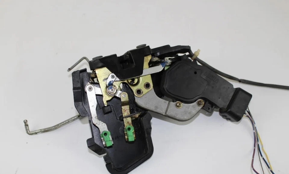 97 98 99 00 01 Actuador de bloqueo de pestillo eléctrico puerta pasajero delantero derecho Toyota Camry Foto 2 de 4