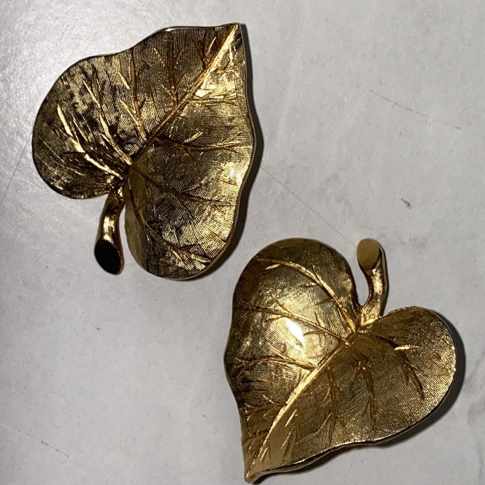 Leaf Gold Tone Clip On Vintage Leaf Stunning - image 1