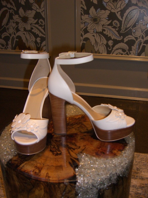 NIB MICHAEL KORS WHITE FLORA PLATFORM SANDALS HEELS SHOES 7.5M