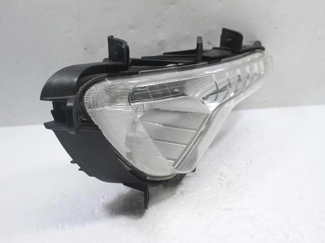 Luz antiniebla derecha KIA Sportage R 2011 922023W Foto 3 de 4