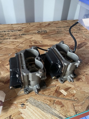 Johnson Evinrude OMC 90 HP Carburetor Upper And Lower Carb Set 0433811 335830-CO