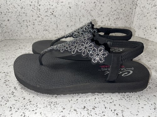 skechers medallion sandals