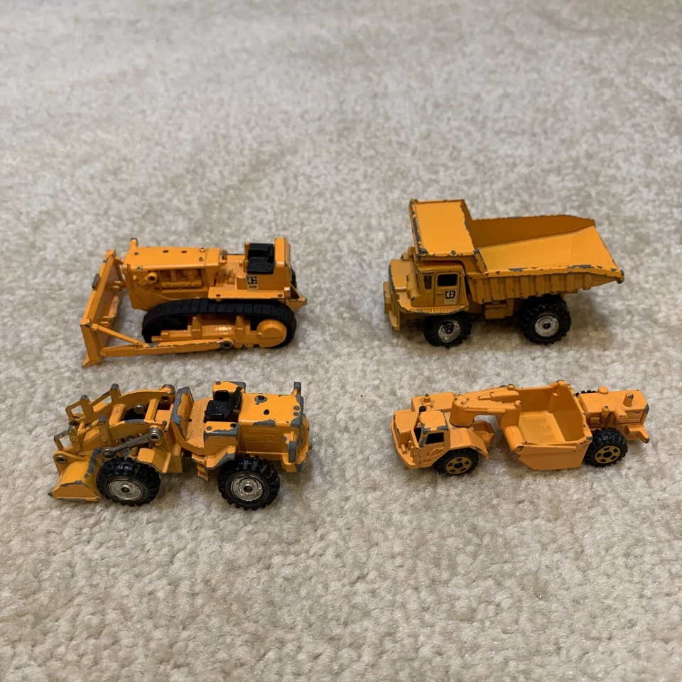 Construcción Diecast Vehículos de Juguete Lote de 4 Excavadoras Camión de Volteo Rascador Tomica CAT Foto 2 de 4