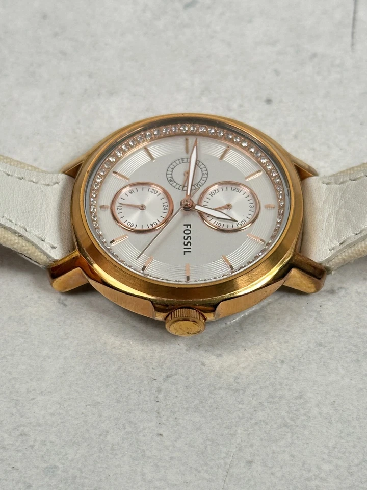 Reloj Fossil Mujer 39mm Día Fecha Chelsey Tono Dorado Banda Blanca Batería Nueva Foto 3 de 4