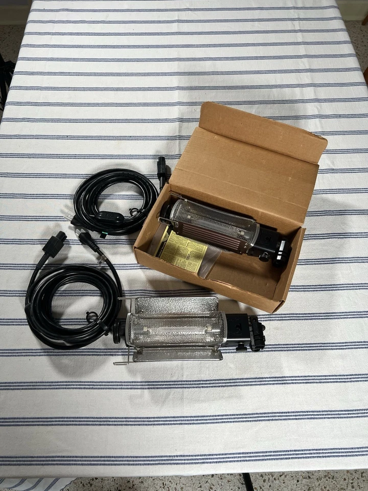 Lowel Tota-Lite - T1-10 Portable Tungsten Light 300 to 1000 Watts - Image 2 of 2