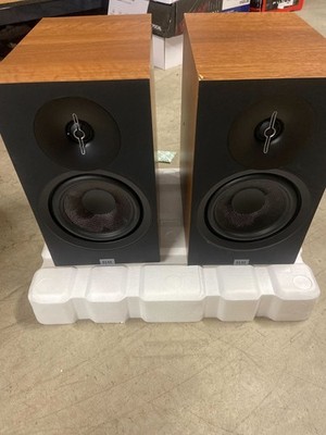 ELAC DB63-WN - DEBUT 3.0 6.5'' USED Bookshelf Speakers - Walnut, Pair