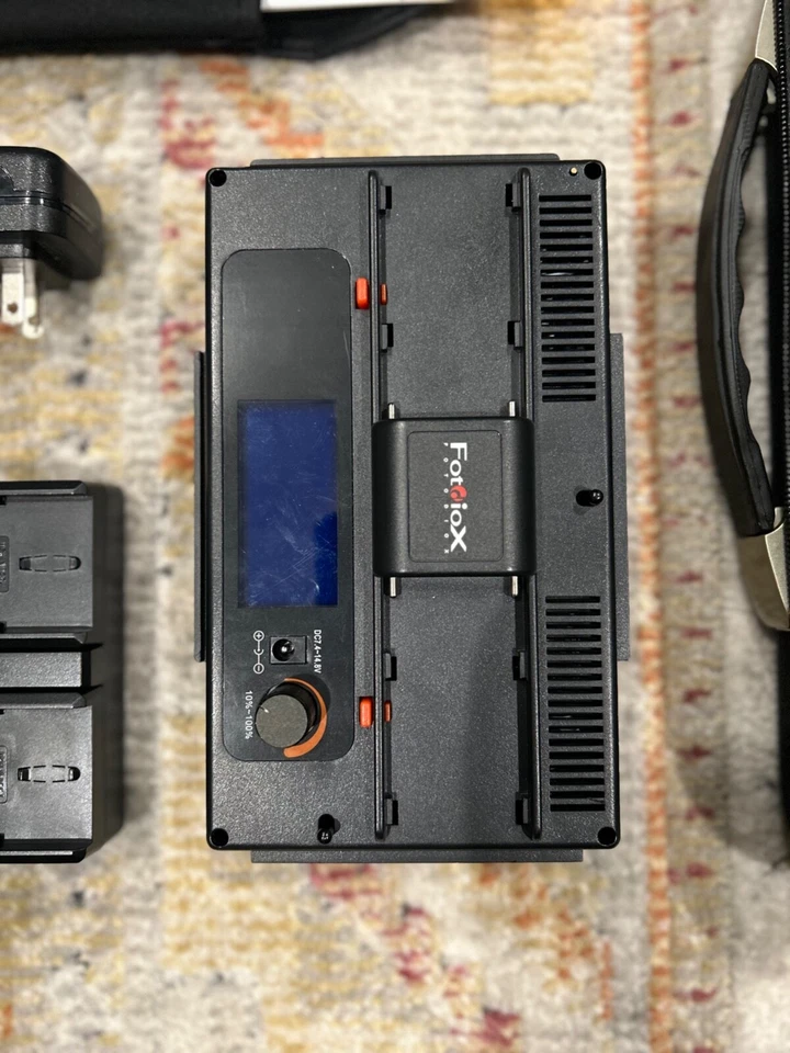 5 Fotodiox LED Dimmable Panel Lights + 14 NP-F Batteries - Image 3 of 4