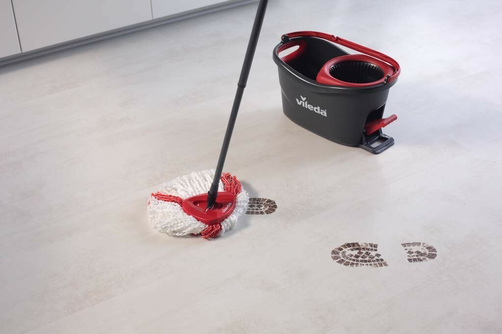Balai à frange Easy Wring & Clean Turbo et son seau à pédale de 6L pour sols