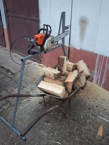 Metal Log Saw Horse With Holder For 
