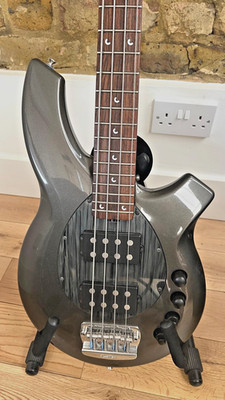 Musicman Bongo 4 HH Graphite Pearl Bassgitarre verbesserte Elektronik im Softcase