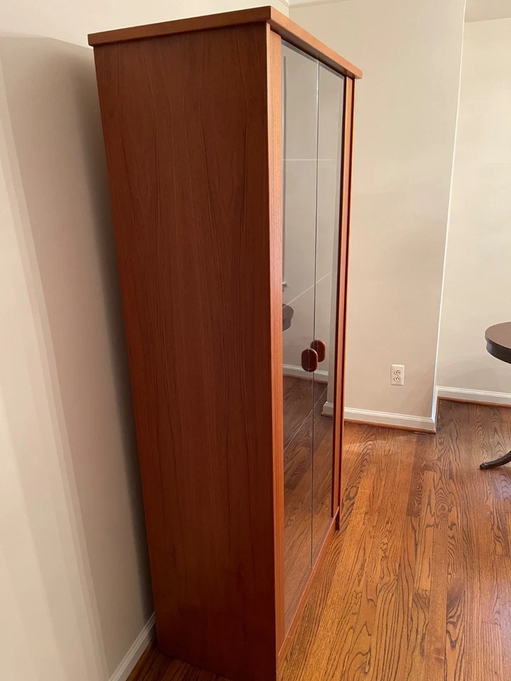 Vitrina de teca de Casa de Dinamarca, con iluminación Foto 3 de 4