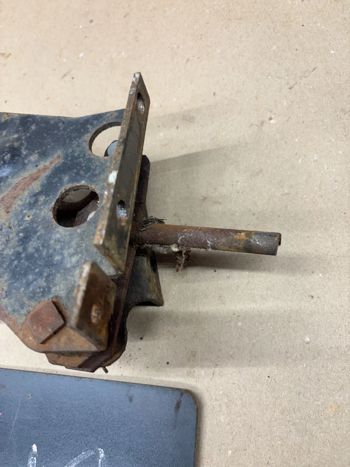 1967 1972 1971 K5 Chevrolet Gmc BLAZER JIMMY K5 K10 POWER BRAKE BOOSTER BRACKETS - Image 3 of 4