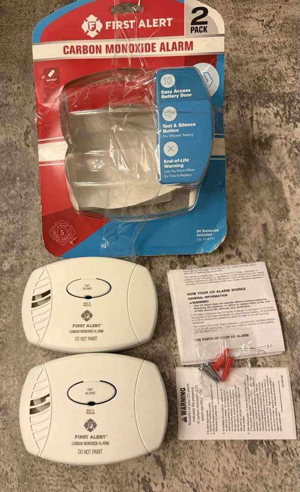 Paquete de 2 detectores de monóxido de carbono First Alert CO400CN2 alimentados por batería Foto 2 de 4