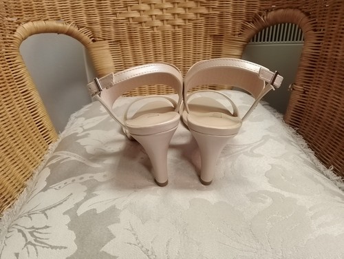 BN Lotus Champagne 🍾Pearlised Diamante Party/Formal/Wedding Sandals Heels UK 7 - Picture 3 of 5