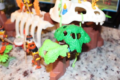 Vintage PLAYMOBIL 3040 Jungle Dinosaur African Tribesman 100