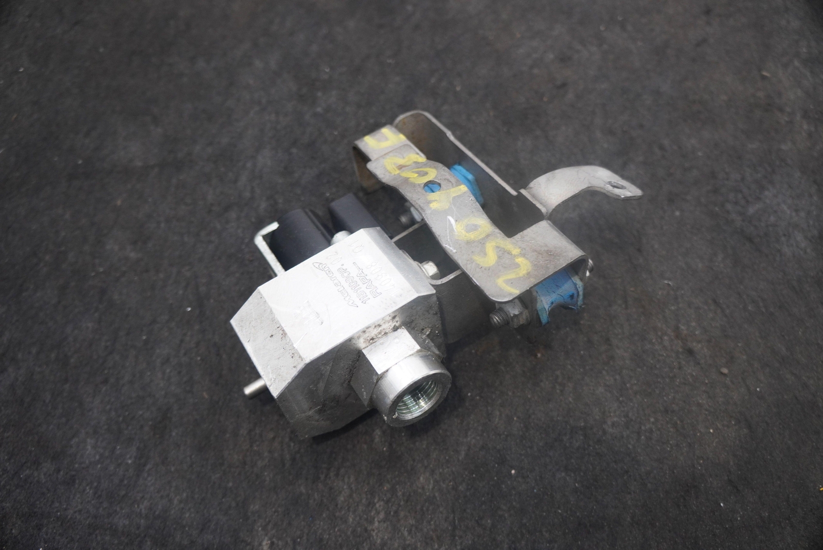 Hydraulic Oil Valve Block Solenoid 11B1103CP OEM McLaren 650S 2015
