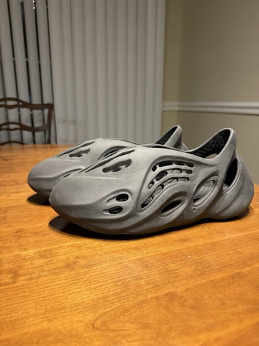 Yeezy Foam RNR Onyx
