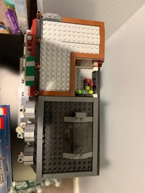 LEGO Creator Expert 10218 Pet Shop &ndash; Modular Building Set, 2,032 Pieces