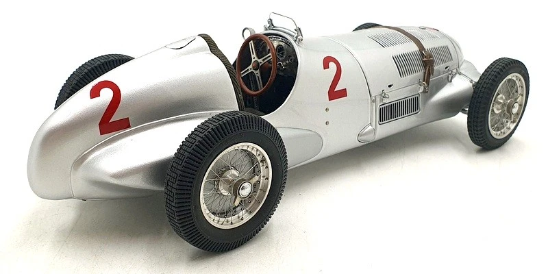 CMC 1/18 Scale M-114 Mercedes Benz W125 Donnington GP 1937 H.Lang #2 - Image 2 of 4