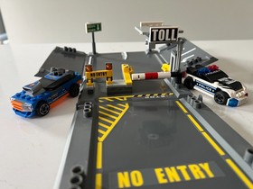 LEGO Racers: 8197 Highway Chaos Set & 8199 Security Smash w/ Fold-Out Road Cases