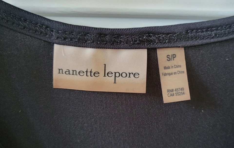 Camiseta sin mangas deportiva Nanette Lepore para mujer perforada Starkey alta-baja espalda de corredor negra Foto 3 de 3