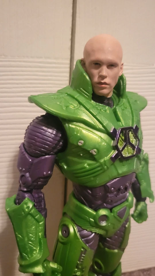Creaciones personalizadas: Figura de traje eléctrico MCFARLANE DC LEX LUTHOR con cabeza extra Foto 4 de 4