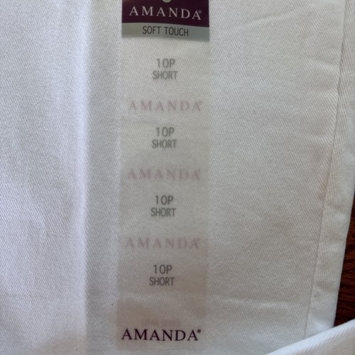 NWT Gloria Vanderbilt Women's White Amanda Classic Rise Tapered Leg Jeans Sz P10 - Picture 2 of 5