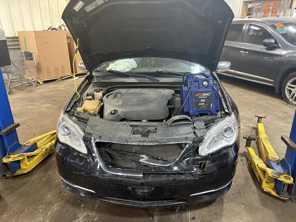 Manija de puerta exterior delantera derecha usada se adapta a: Chrysler 200 2013 montaje Sdn cromo Foto 3 de 4