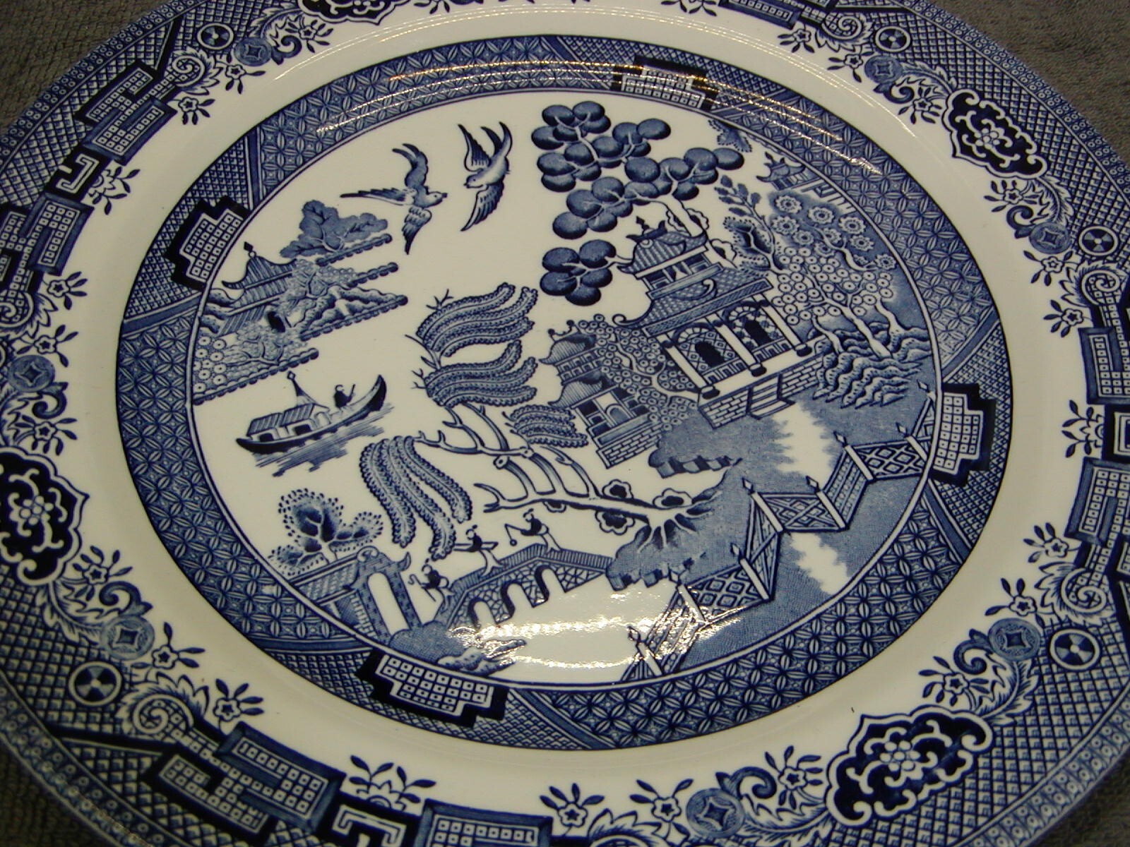 4 CHURCHILL BLUE WILLOW 10-3/8" DINNER PLATES ENGLAND