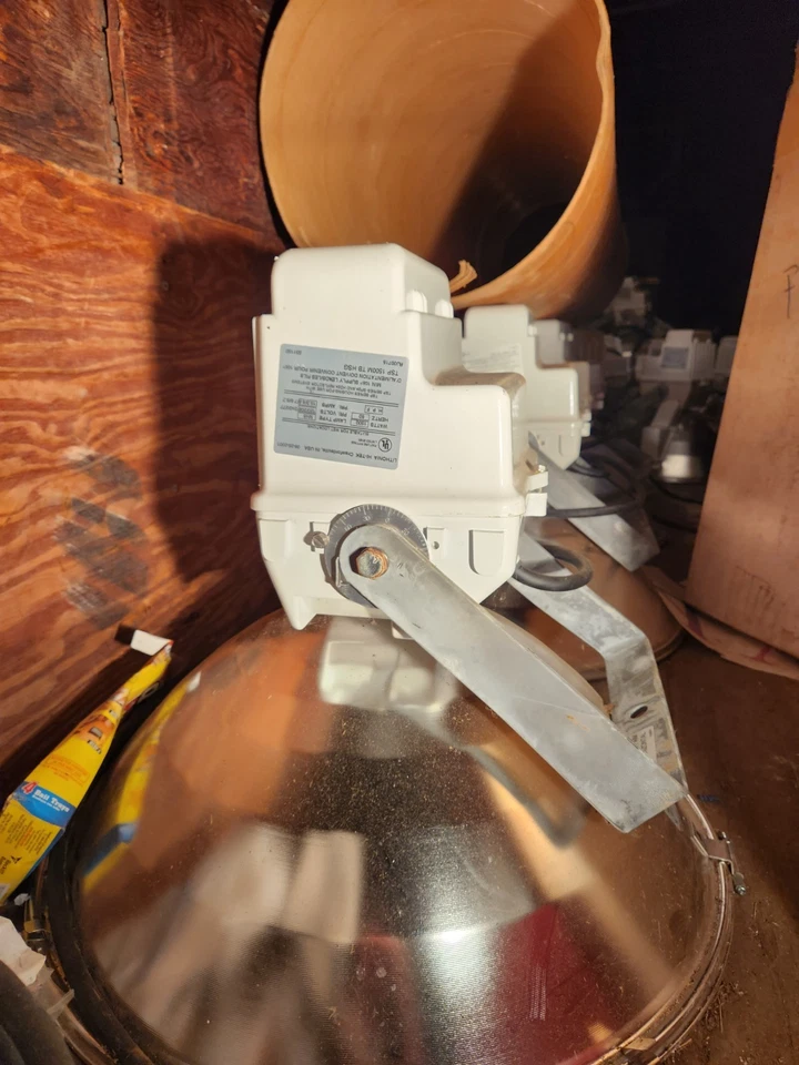 Luces de inundación de campo de bolas de halogenuros metálicos de 1500 vatios para estadio pista de carreras campo de conducción  Foto 3 de 4