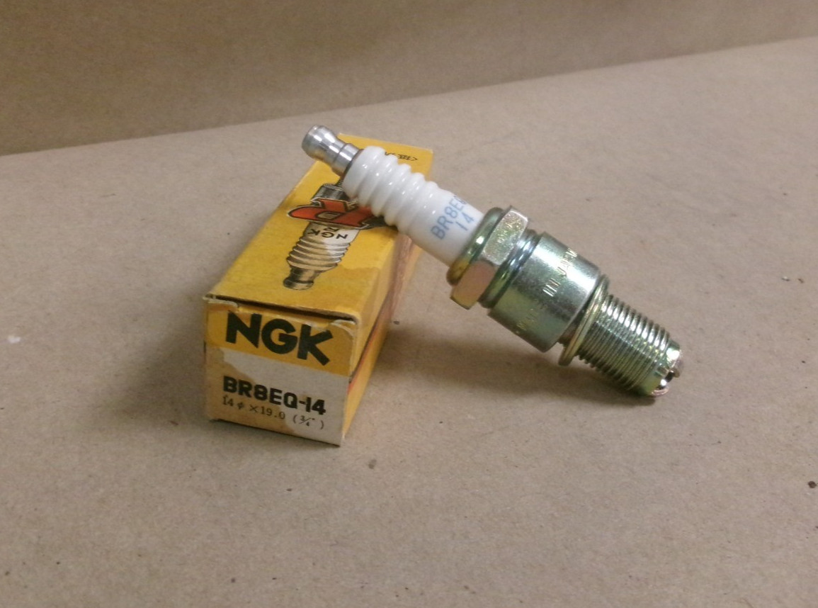 New NGK BR8EQ-14 Spark Plug