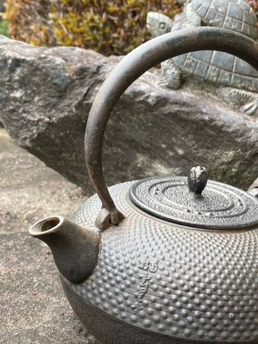 Nanbu iron kettle 4. Big size. Engraved. FROM JAPAN. FREE SHIPPING. - Picture 2 of 12