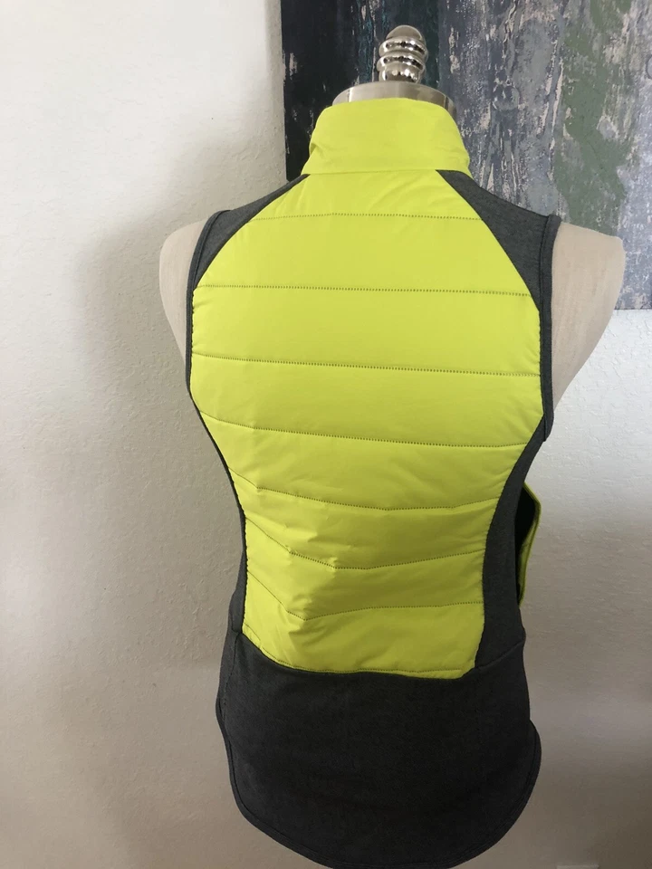 Chaleco de Correr LUCY Activewear Revolution para Mujer TALLA PEQUEÑA Ralladura Lima/Gris Aislado Foto 3 de 4