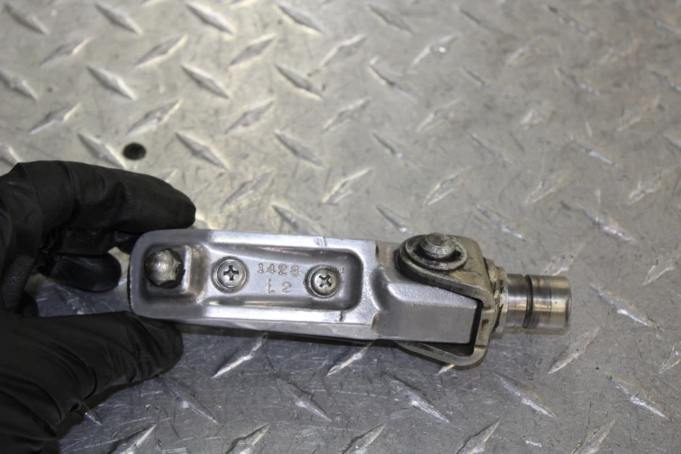 2000 KAWASAKI ZRX1100 FRONT FOOTPEG SET 34028-1429 34028-1428 34003-1327  - Image 4 of 4