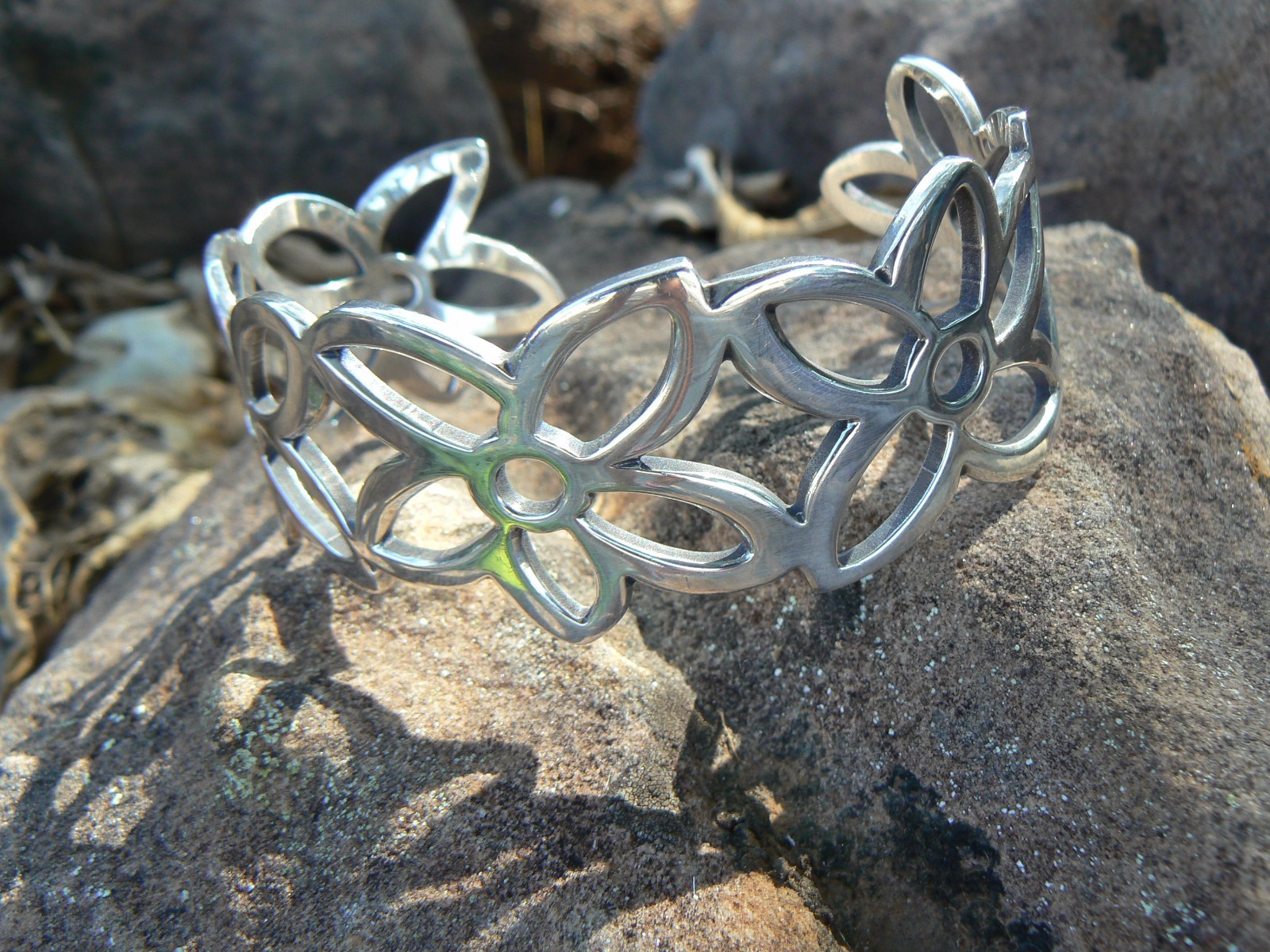 James Avery Retired Flower Cuff Openwork Bracelet NIC… Gem