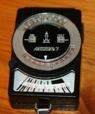 USSR Vintage Lightmeter Leningrad-7  w/original leather case  strap