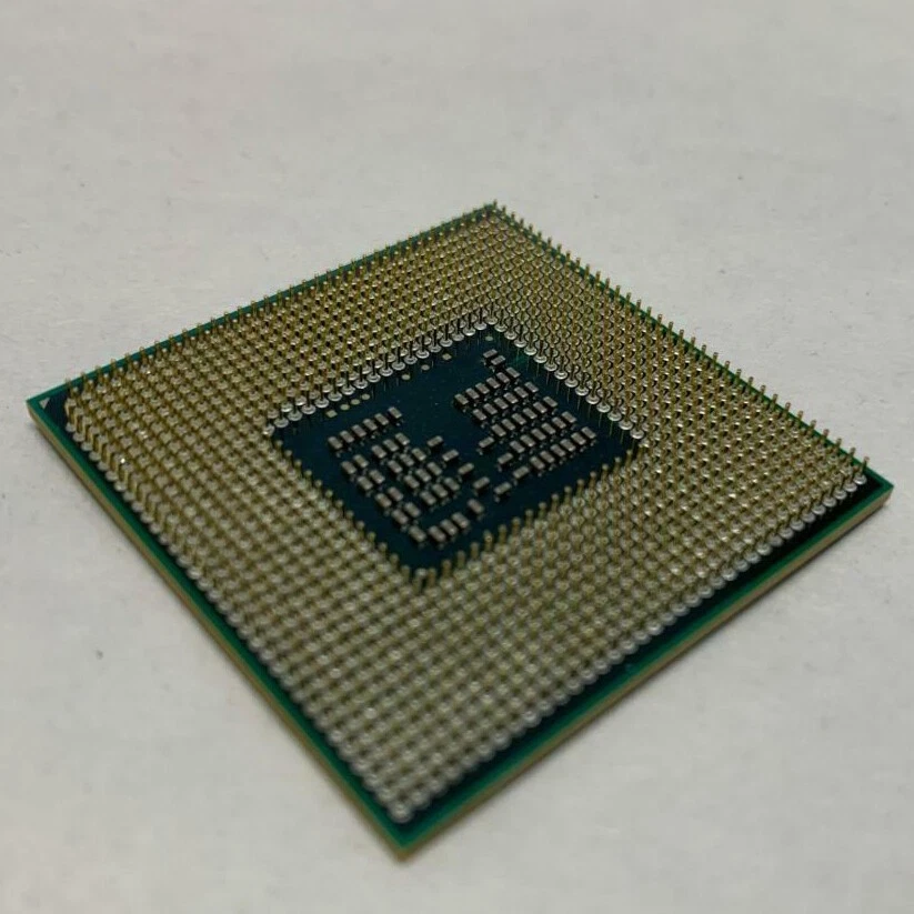 Intel Core i3-370M Processor 2.4 GHz SLBUK PPGA 988 CPU 35W 500MHz - Image 3 of 4