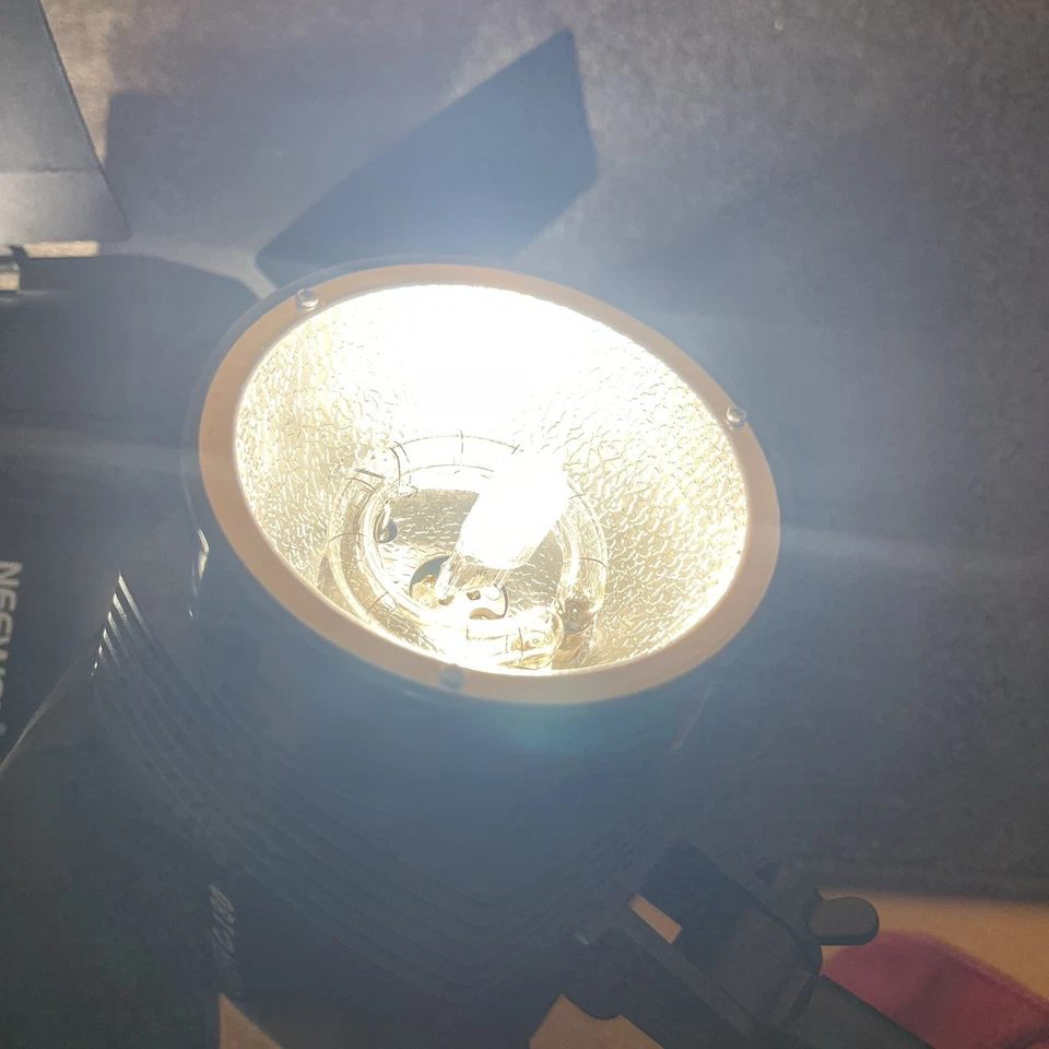 3 x Neewer C-180 Photographic Studio Flashlight light lamps 180-Watt Strobe - Image 4 of 4