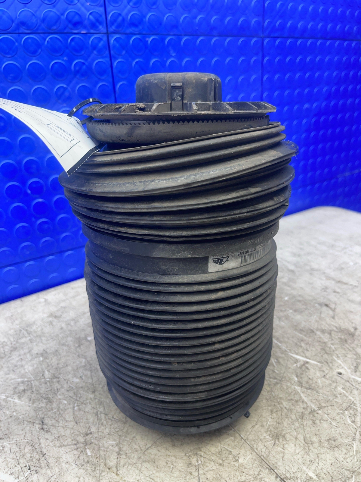2017-2022 MASERATI LEVANTE OEM REAR RIGHT LEFT AIR SUSPENSION SPRING BOOT