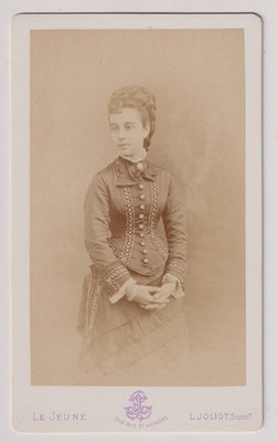CDV Joliot à Paris - Une jeune femme pose - vintage albumen print c.1875