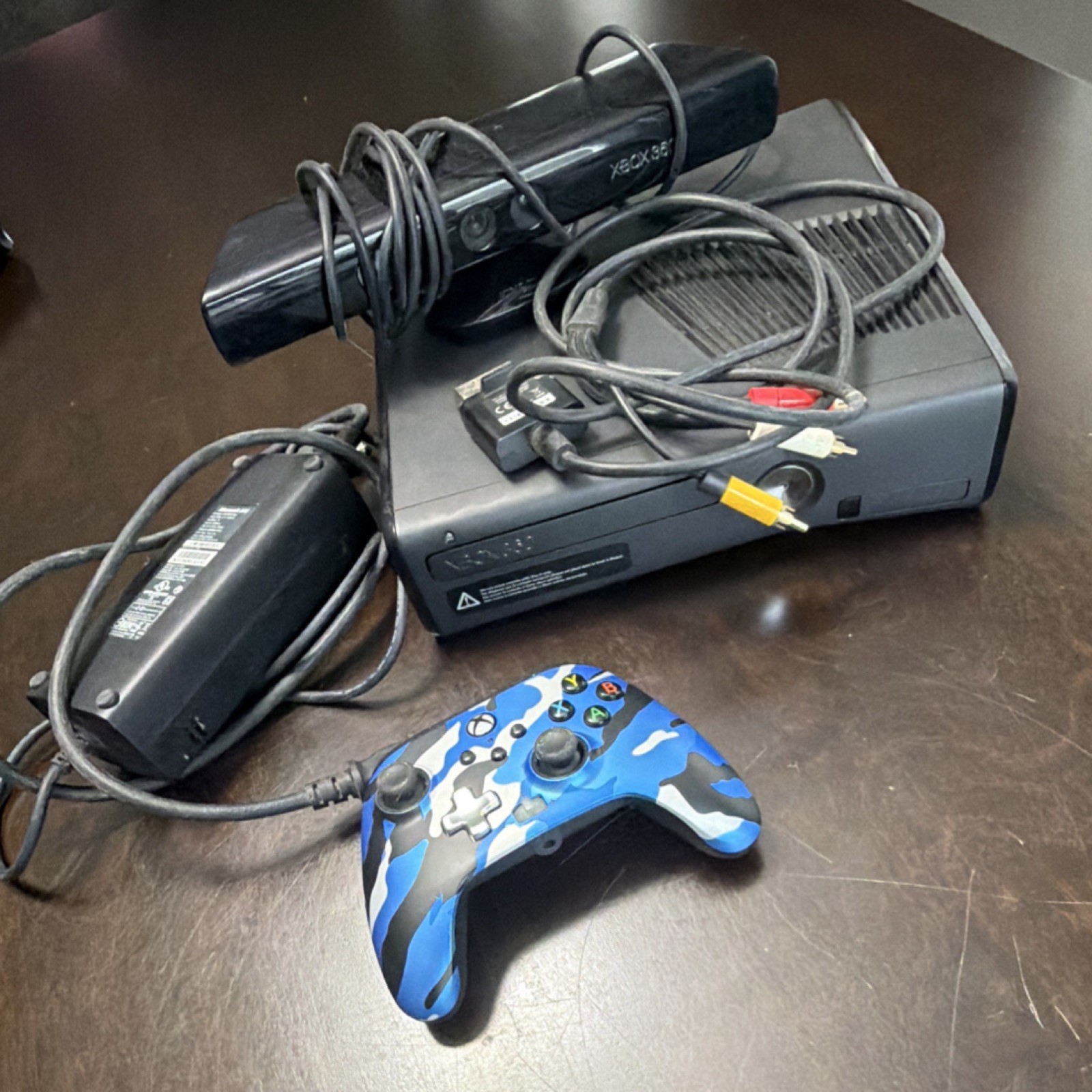 Microsoft Xbox 360 S 4GB Black Console Bundle w/ Kinect, Controller, AV, Power