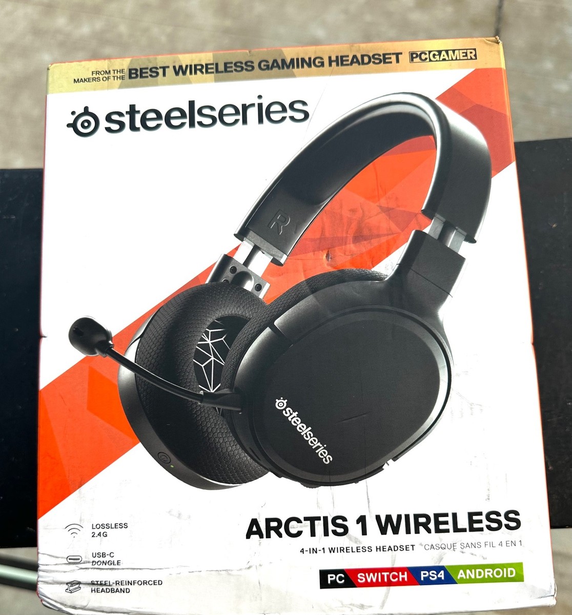 SteelSeries Arctis Wireless 4-in-1 Gaming Headset for PC, PS4