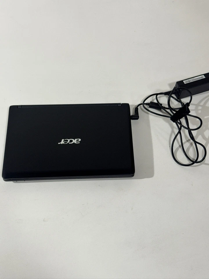 Acer Aspire ONE 532h-2588 10.1in. Netbook - Image 4 of 4
