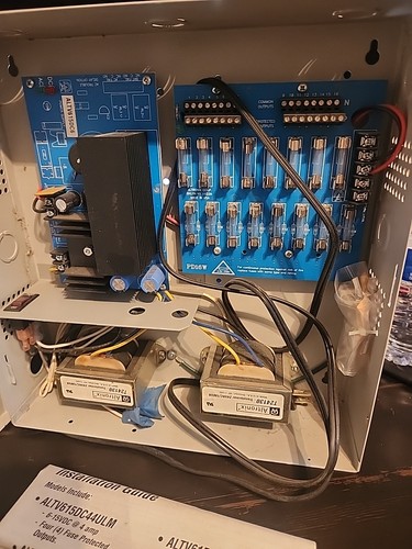 ALTRONIX ALTV615 CCTV-Netzteil, 16 abgesicherte Ausgänge - Bild 2 von 4