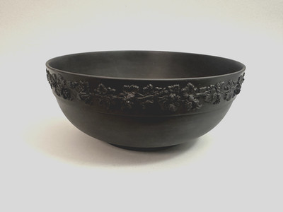 Impressive WEDGWOOD BLACK BASALT 'GRAPEVINE' RIM DESIGN BOWL, stamped 1957
